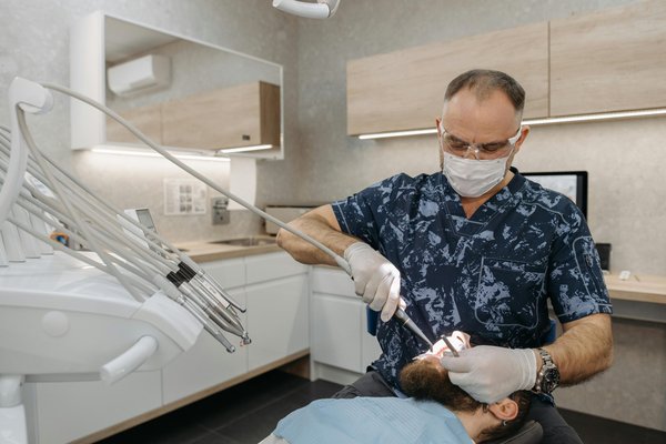 Prenez soin de votre sourire : dentiste au Québec engagé !